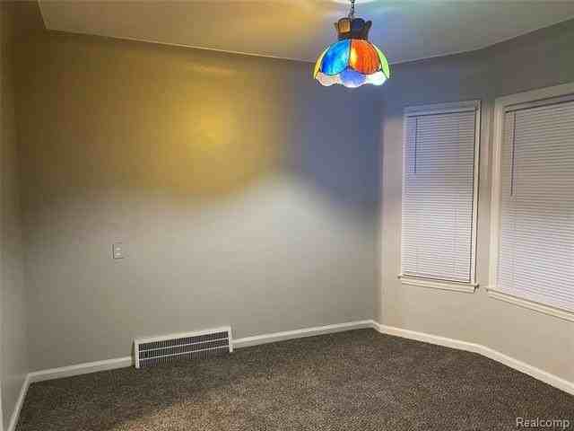 19624 Charest St - Photo 4 of 35