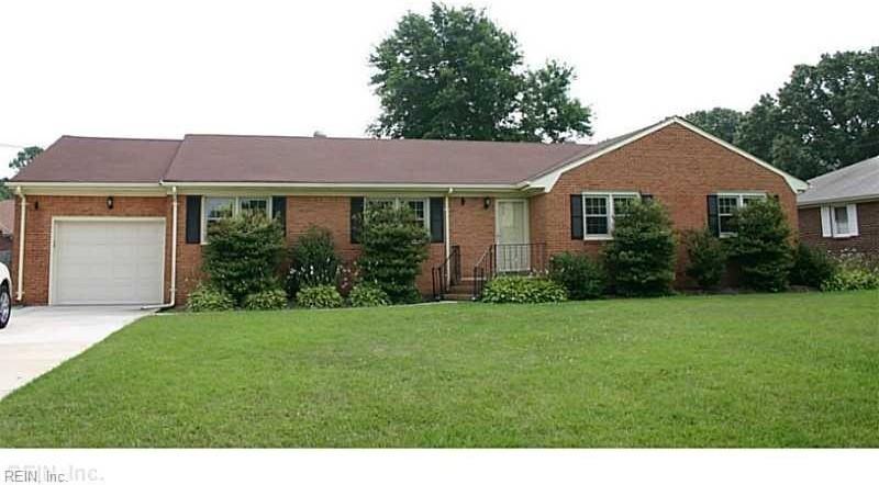 236 S Parliament Dr - Photo 2 of 11