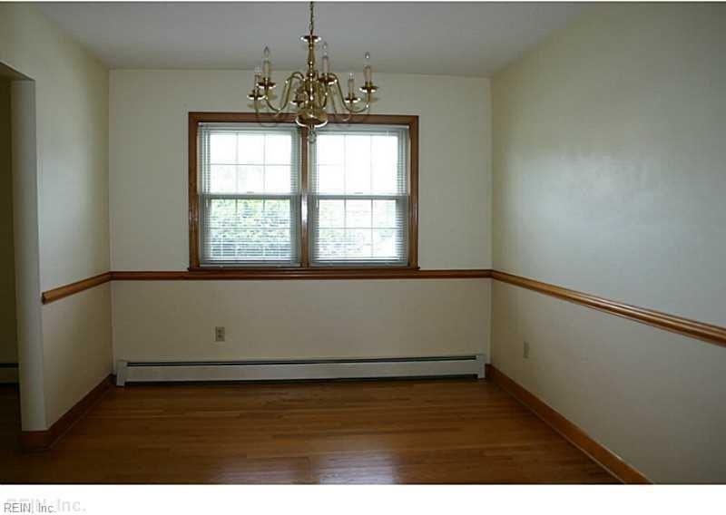 236 S Parliament Dr - Photo 5 of 11