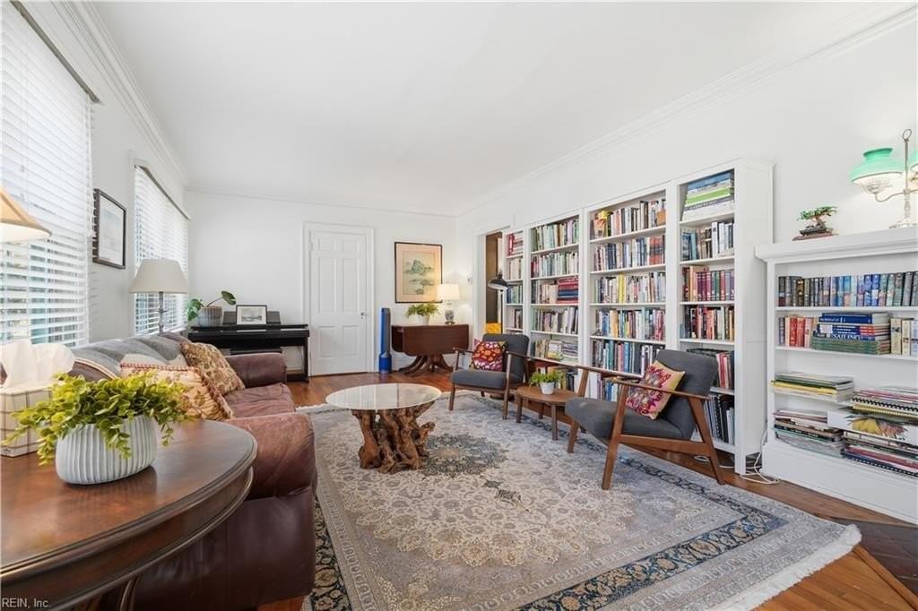 1115 Magnolia Ave - Photo 4 of 41