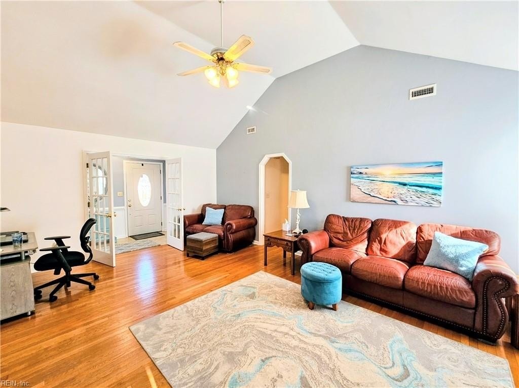 3912 Balboa Cres - Photo 4 of 48