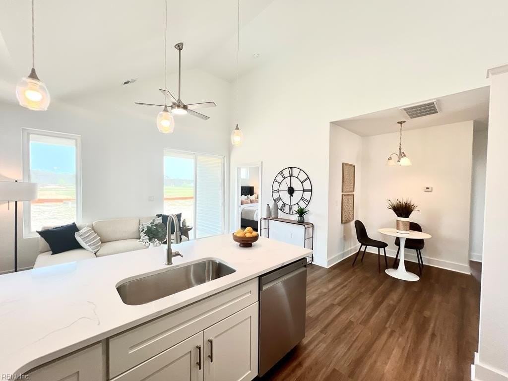 Tower Hill Cir - Photo 4 of 19