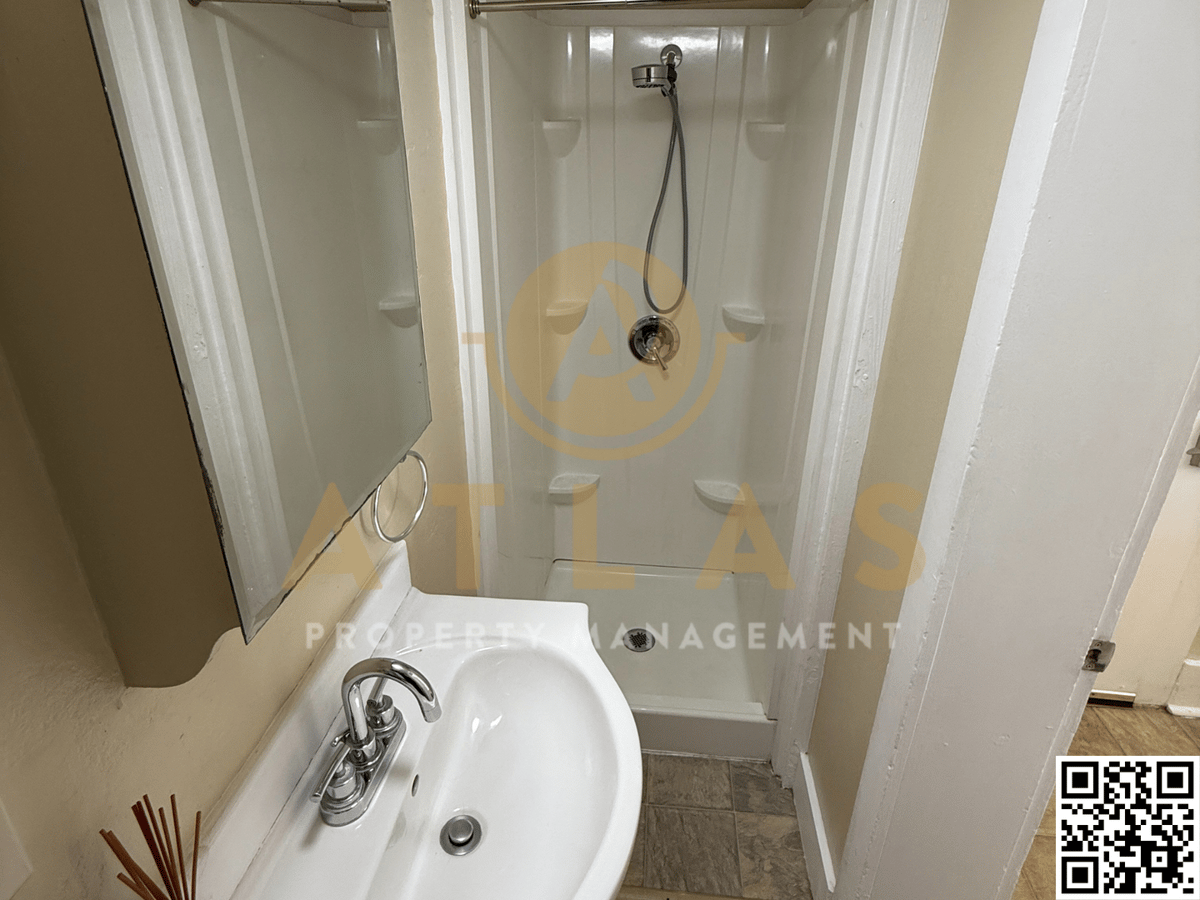 1362 Calistoga Ave #4 - Photo 3 of 5