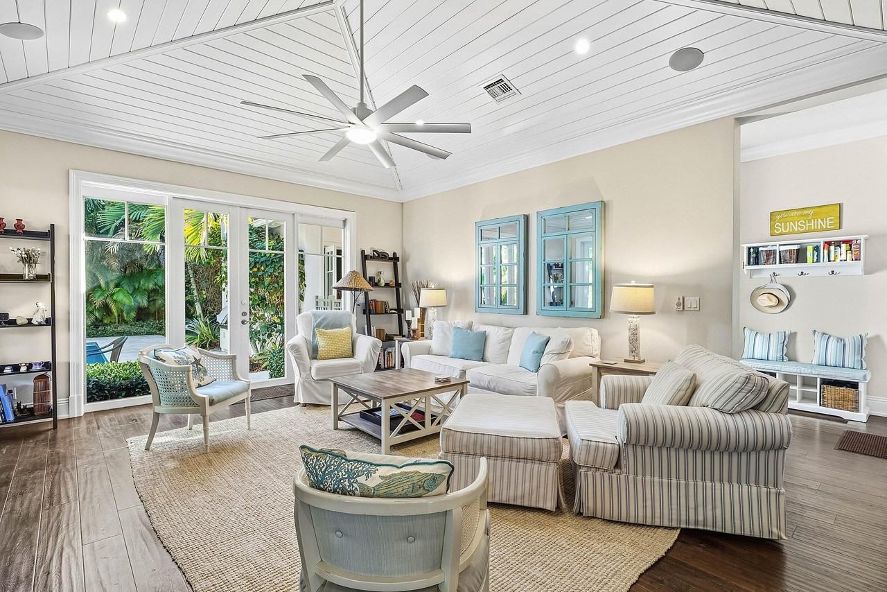 120 Grove Way - Photo 4 of 43