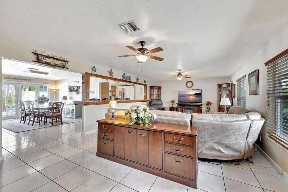 7187 Thompson Rd - Photo 2 of 18