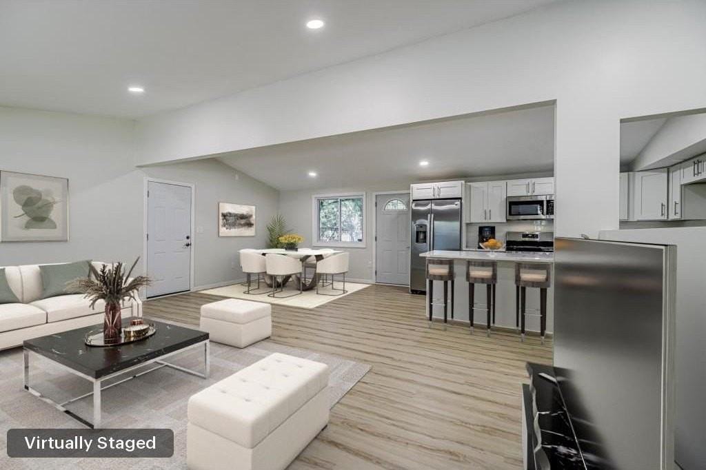 835 Niagara Ln N - Photo 3 of 32