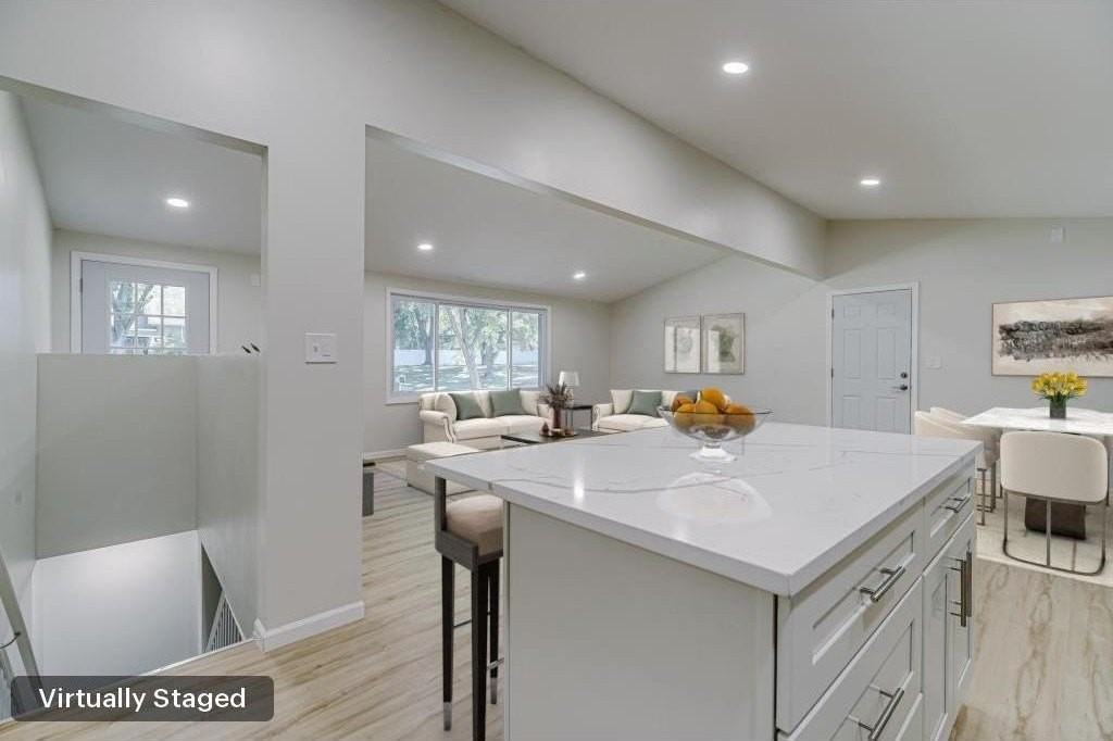 835 Niagara Ln N - Photo 4 of 32