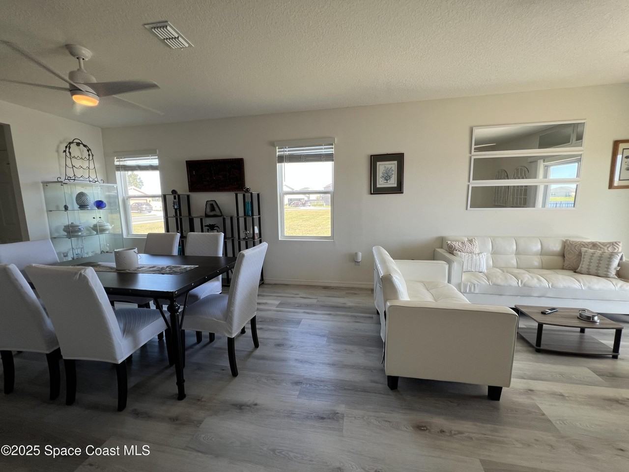 976 Trinity St - Photo 4 of 50