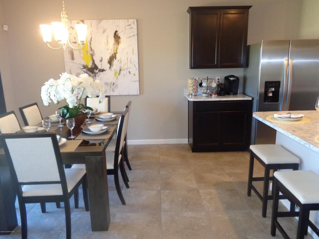 411 Cougar St - Photo 5 of 50