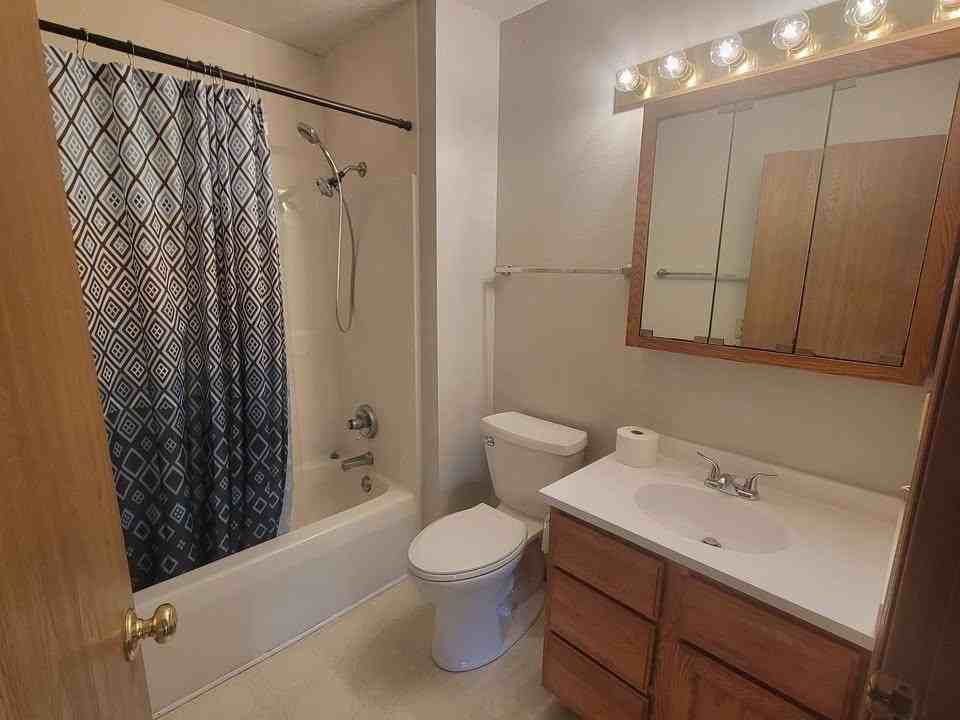 916 Monroe St #8 - Photo 6 of 13