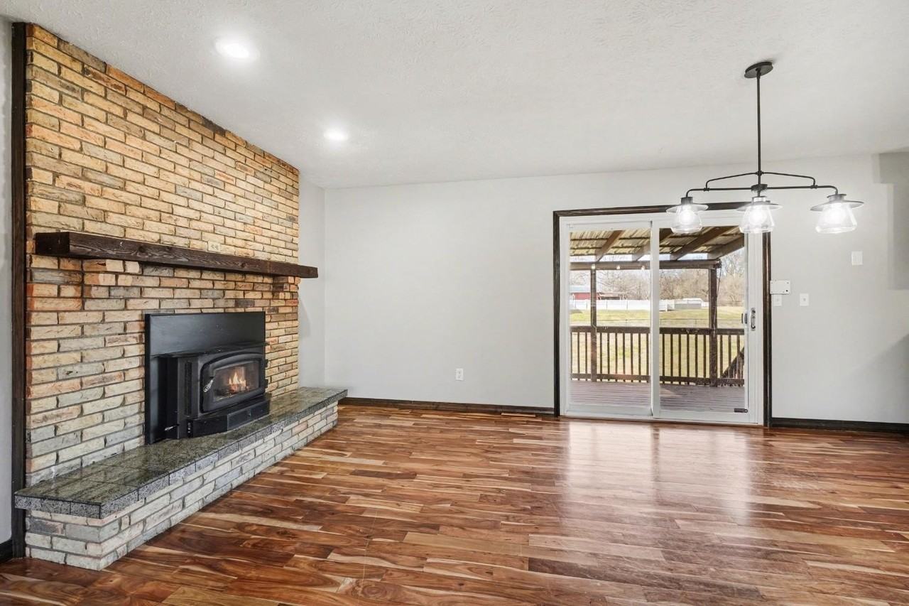 24981 Stateline Rd - Photo 2 of 25