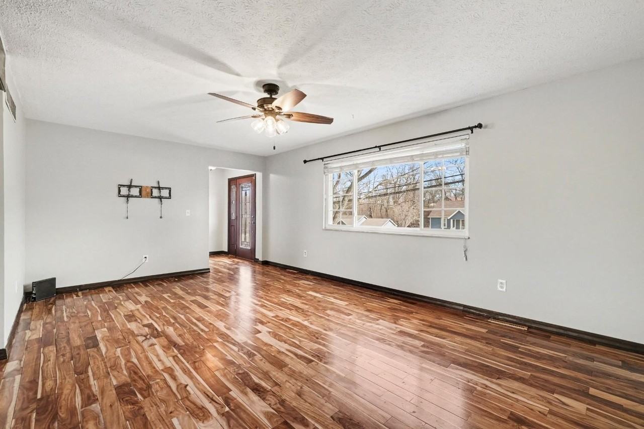 24981 Stateline Rd - Photo 4 of 25