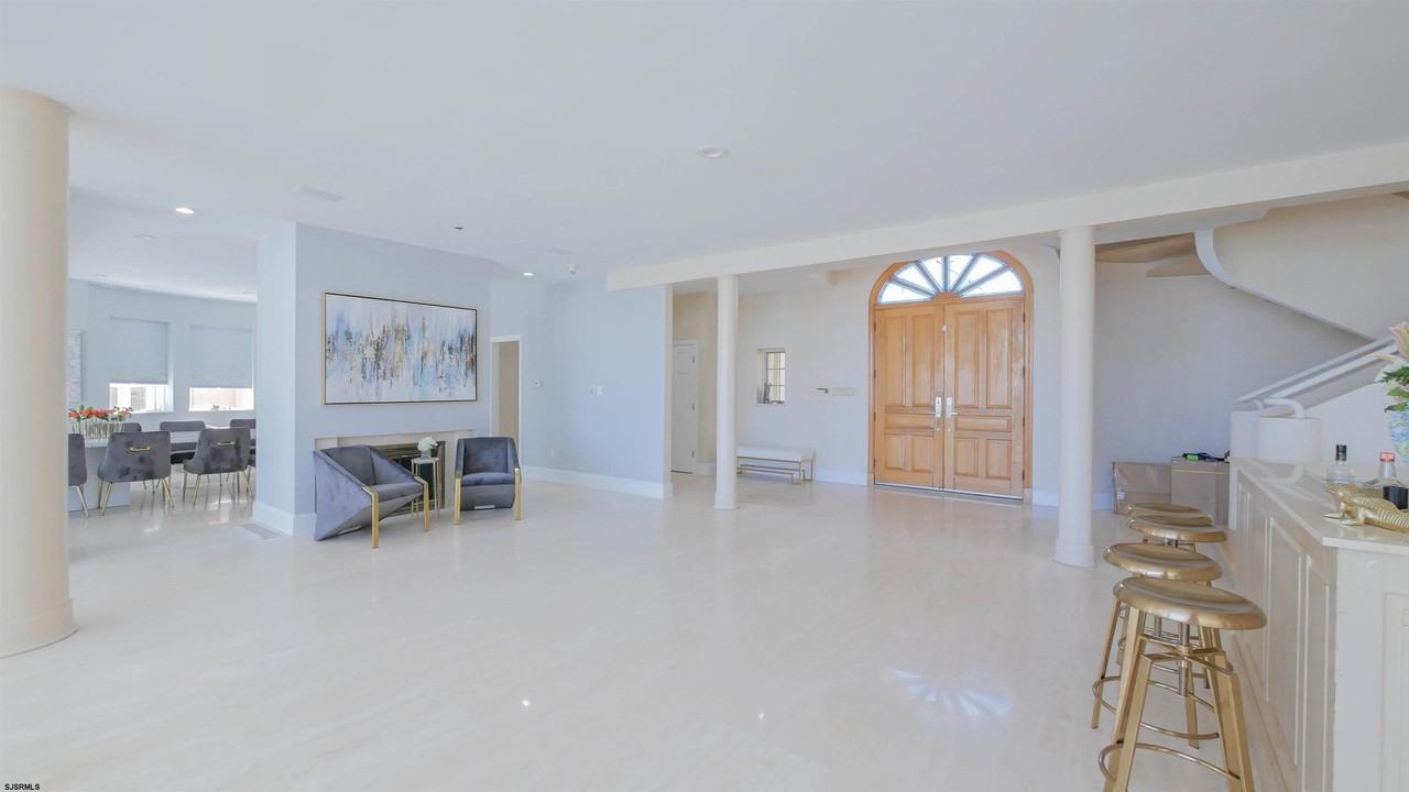 118 S Plaza Pl - Photo 4 of 34