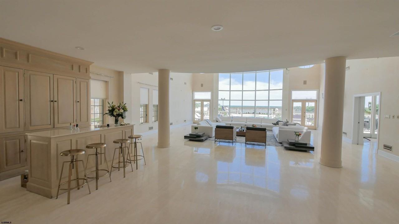 118 S Plaza Pl - Photo 5 of 34