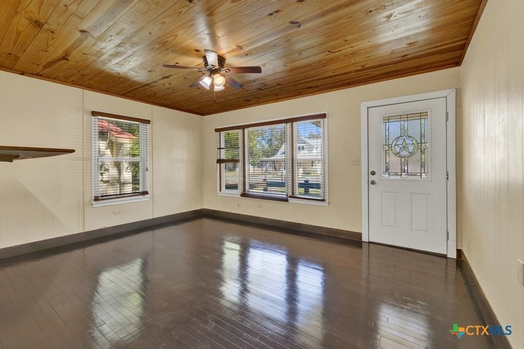 927 N Union Ave - Photo 5 of 24