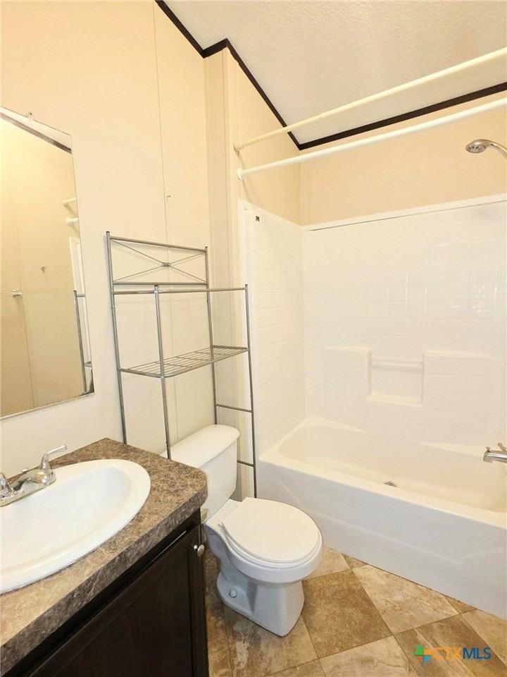 1051 Tamarack Dr - Photo 7 of 8