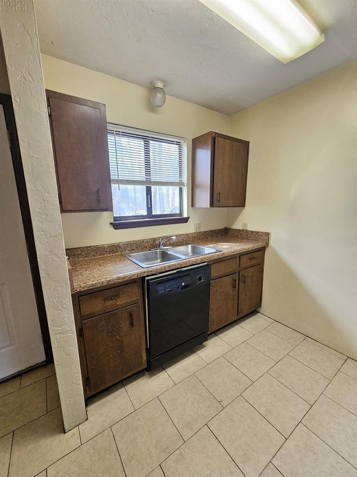 3714 Rockbrook Dr Apt C - Photo 5 of 23