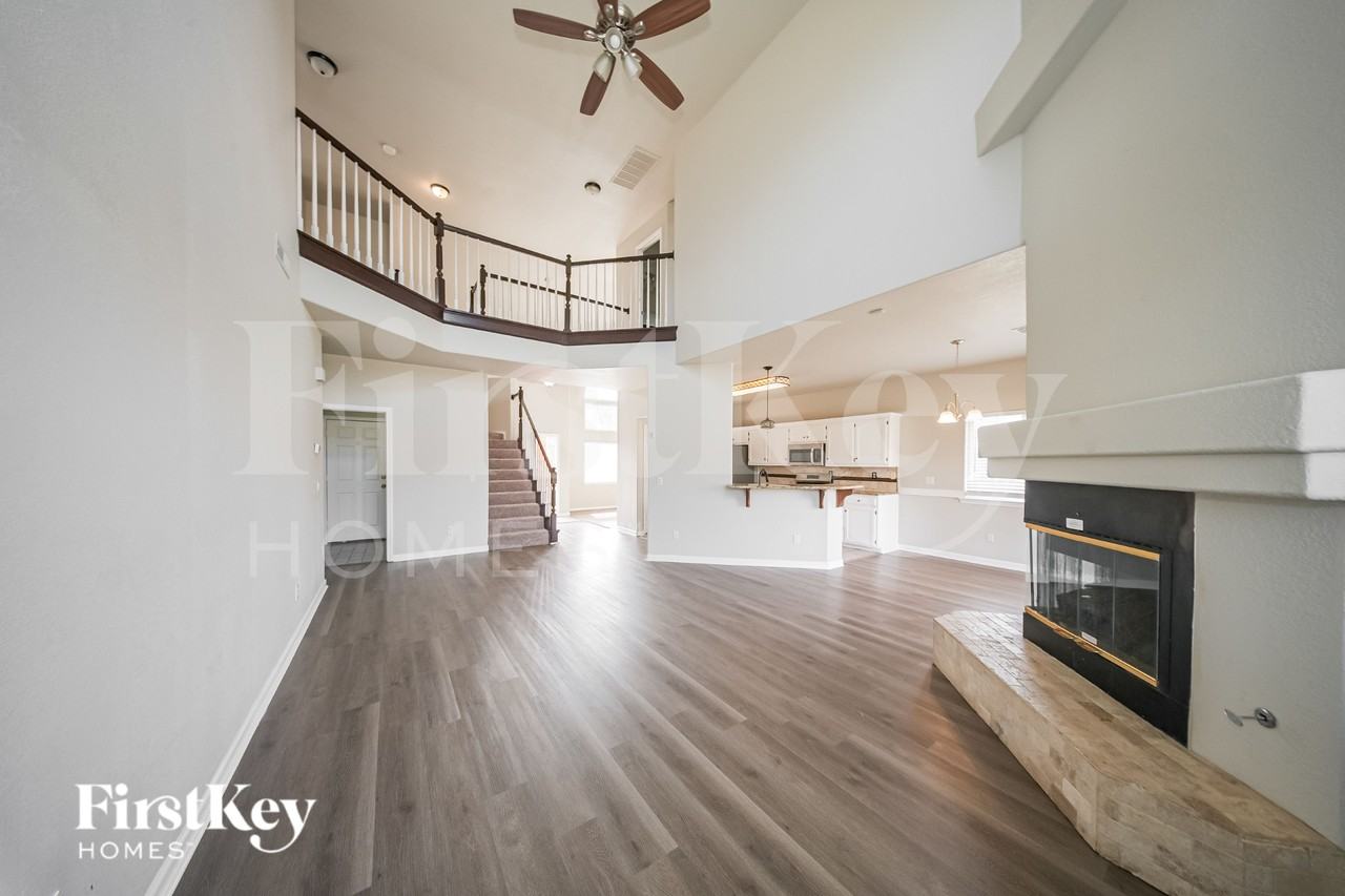 1817 Nw 173rd St - Photo 2 of 19