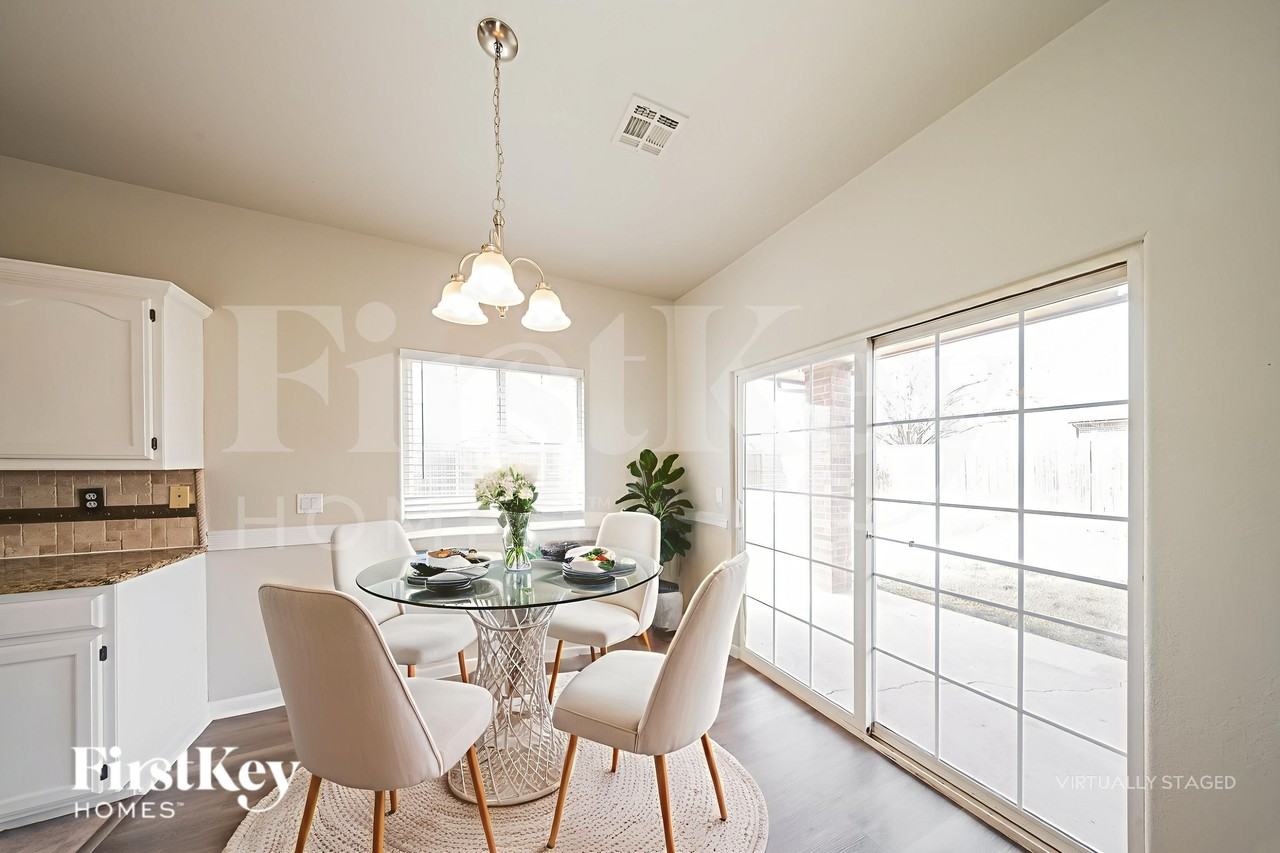 1817 Nw 173rd St - Photo 5 of 19