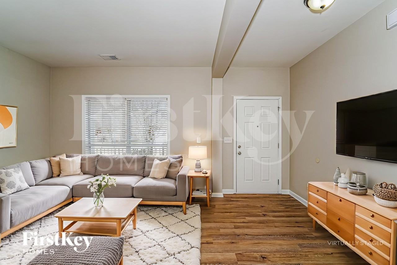 535 Bentmoor Dr - Photo 4 of 19