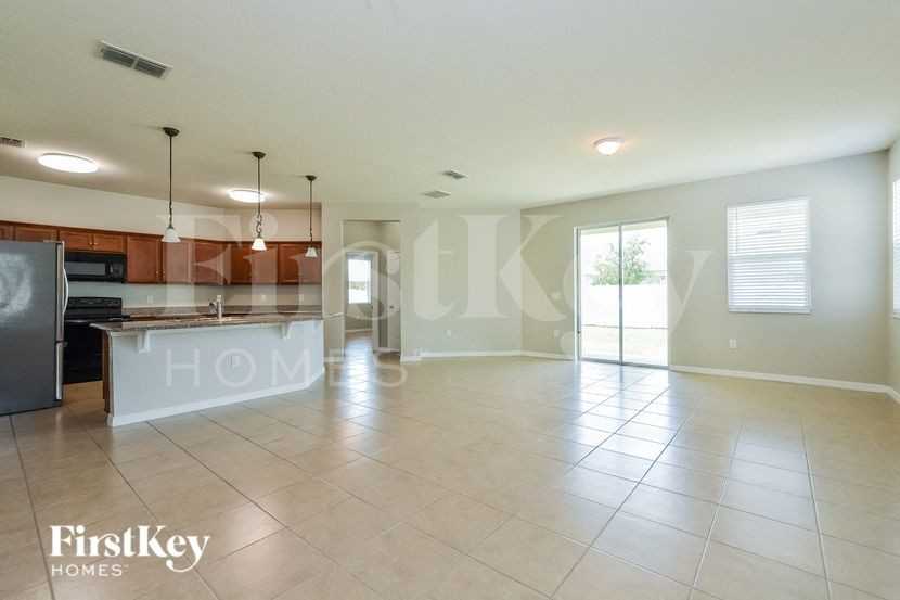 1511 Angler Ave - Photo 3 of 15