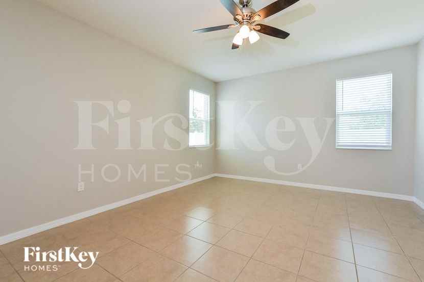 1511 Angler Ave - Photo 6 of 15