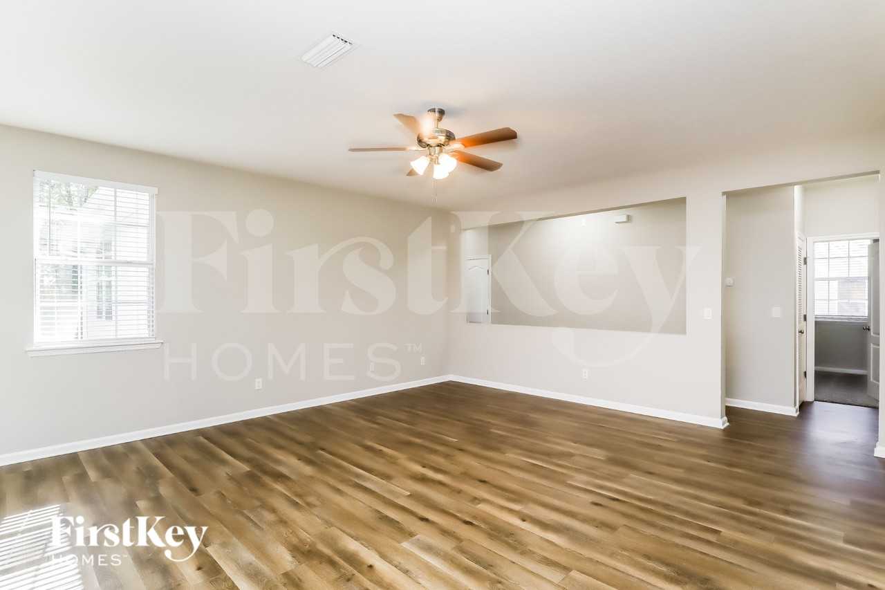 12302 Lawson Creek Dr - Photo 2 of 15