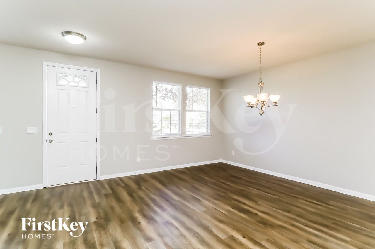 12302 Lawson Creek Dr - Photo 3 of 15