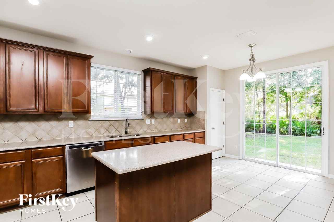 12302 Lawson Creek Dr - Photo 4 of 15