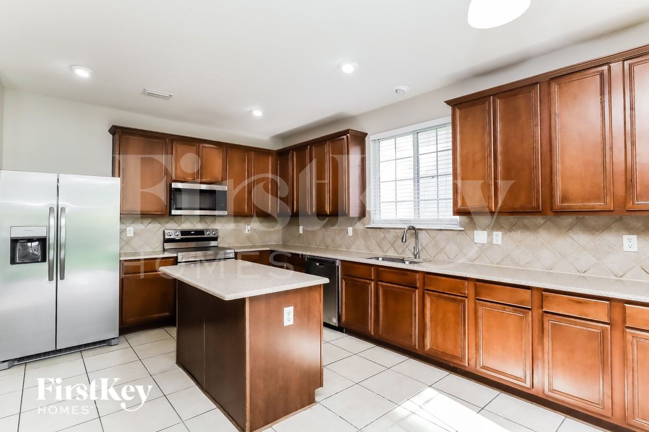 12302 Lawson Creek Dr - Photo 5 of 15