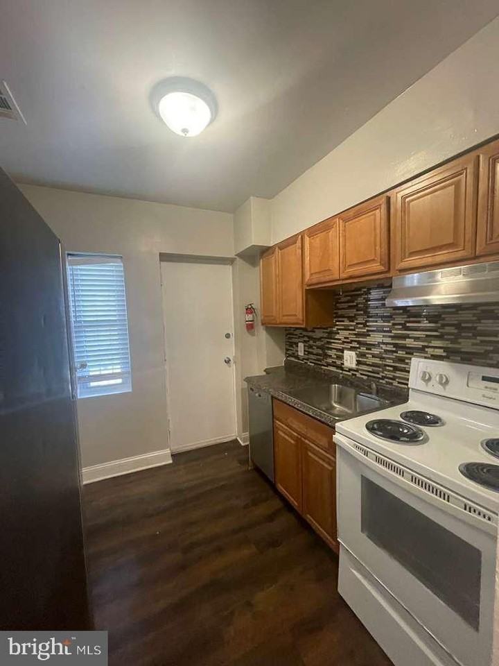 2830 R St Se - Photo 4 of 14