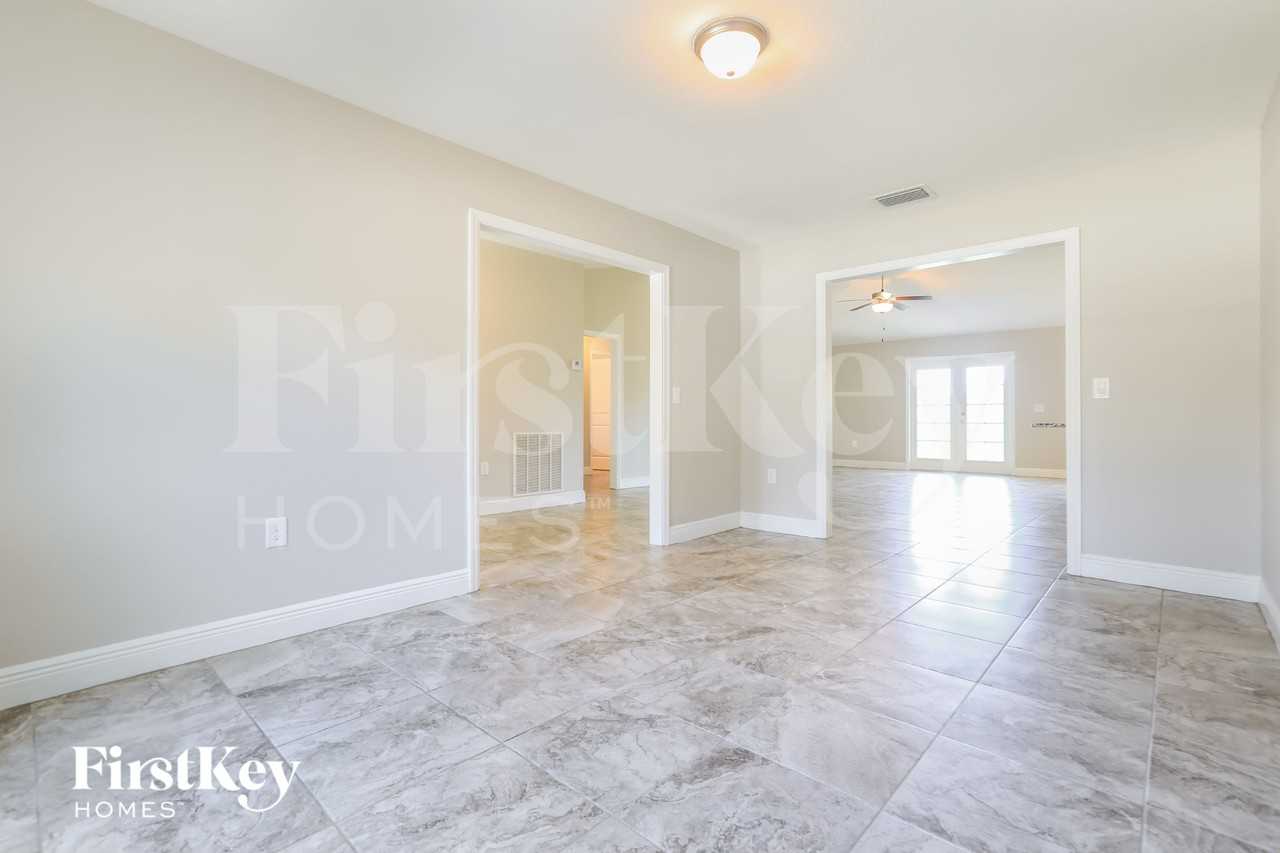 282 Franca St - Photo 7 of 15