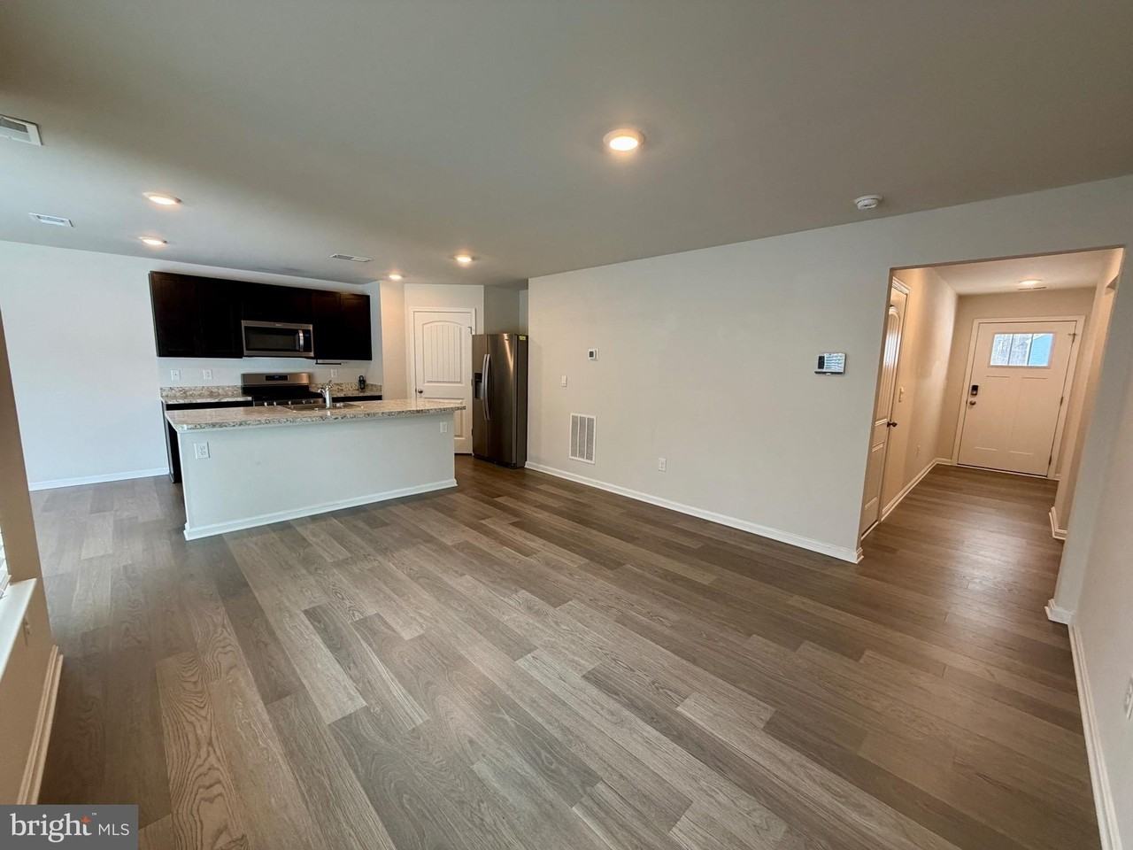 633 Currant Cir - Photo 4 of 39