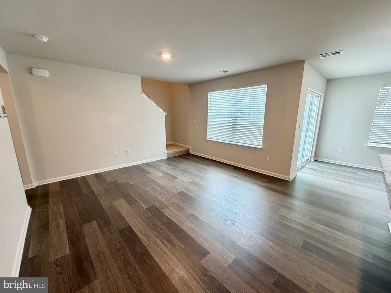 633 Currant Cir - Photo 5 of 39