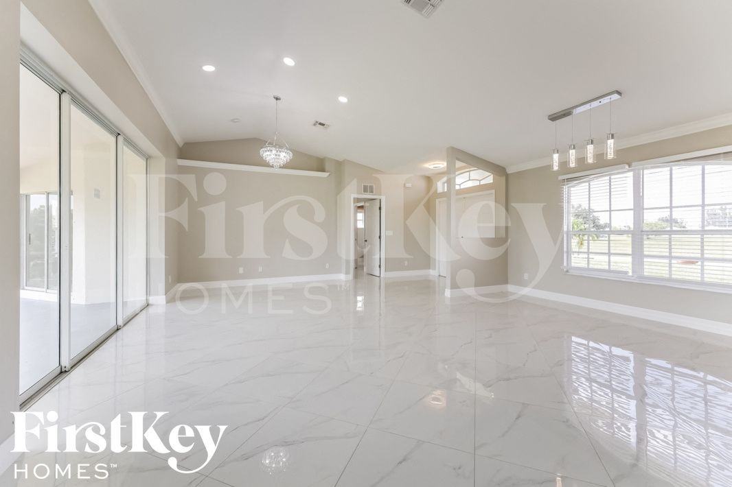 530 Ne 15th Ter - Photo 4 of 15