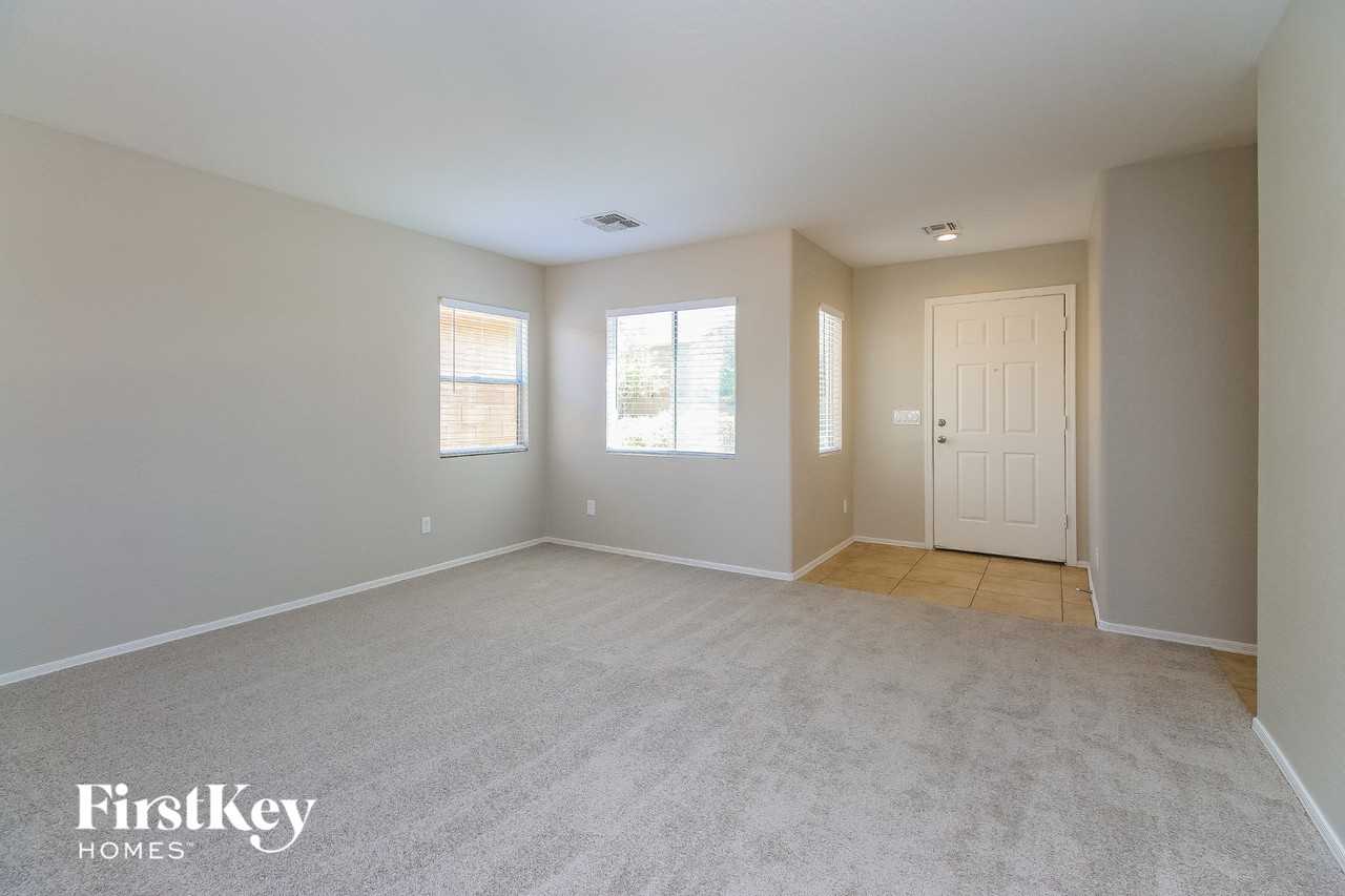 28183 N Superior Rd - Photo 2 of 15