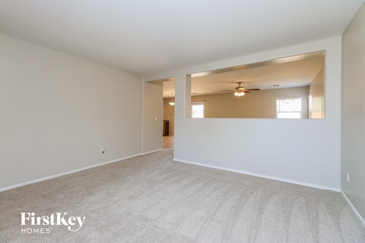 28183 N Superior Rd - Photo 3 of 15