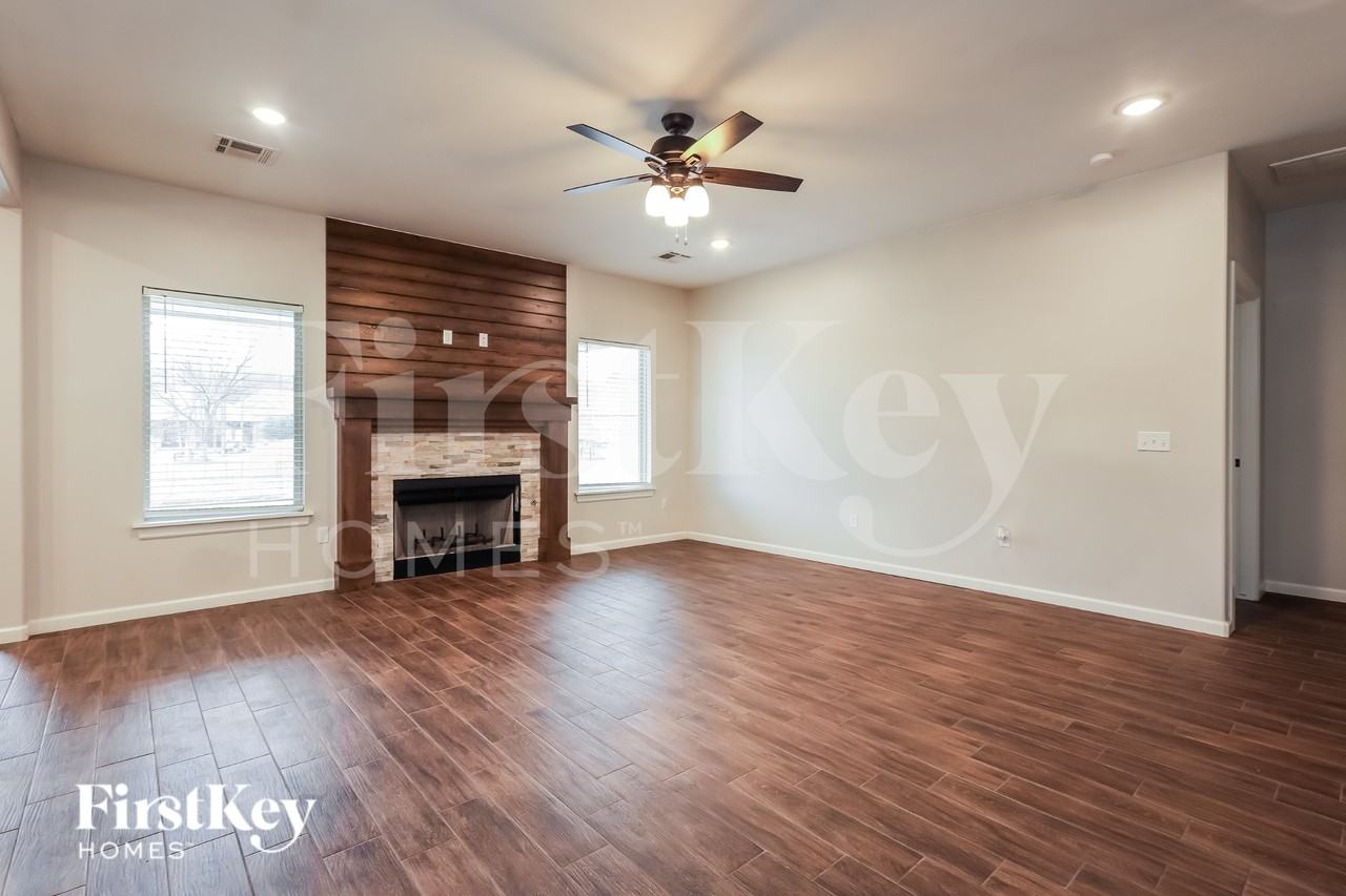 517 Siena Dr - Photo 4 of 19