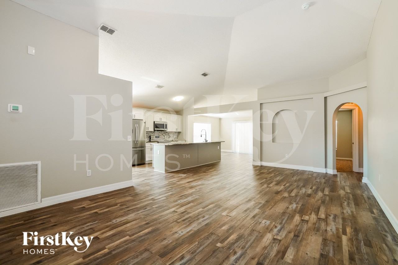 637 Sunway Ln - Photo 3 of 16