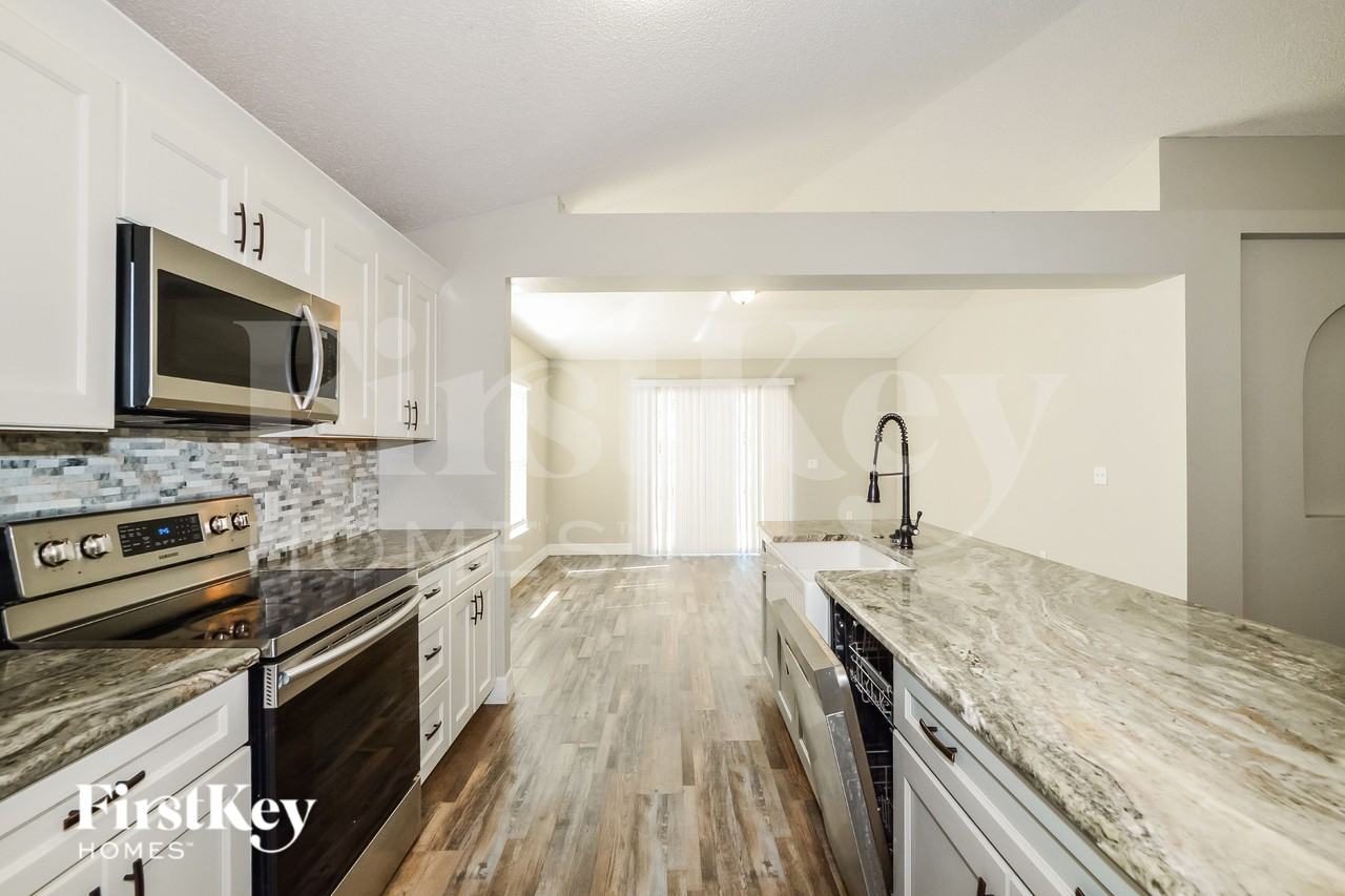 637 Sunway Ln - Photo 4 of 16