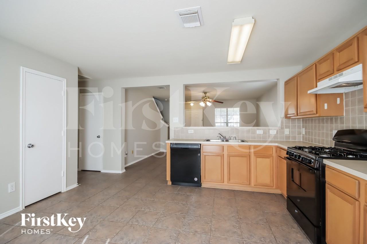 6523 Fairbrook Park Ln - Photo 7 of 18