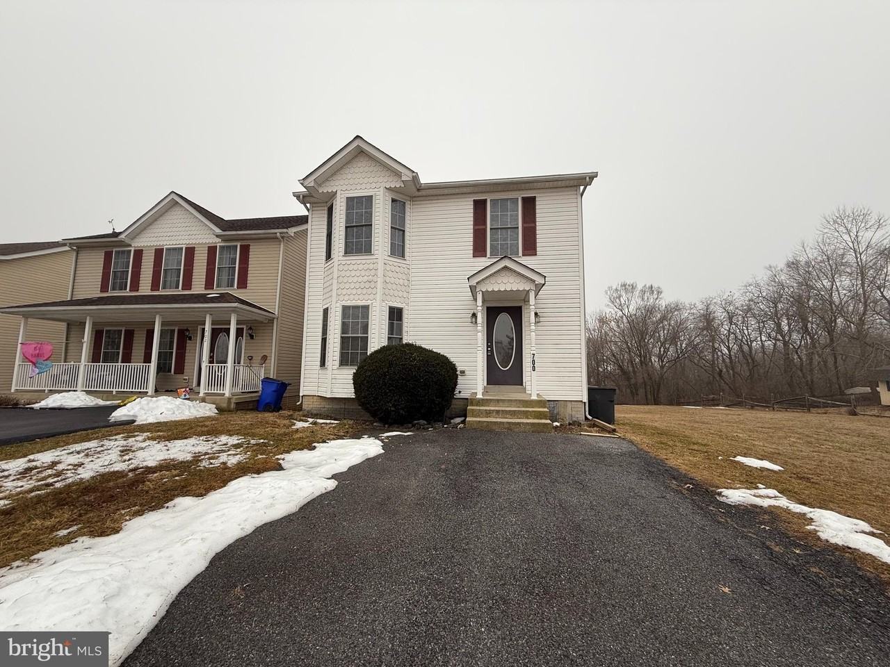 700 E H St - Photo 2 of 14