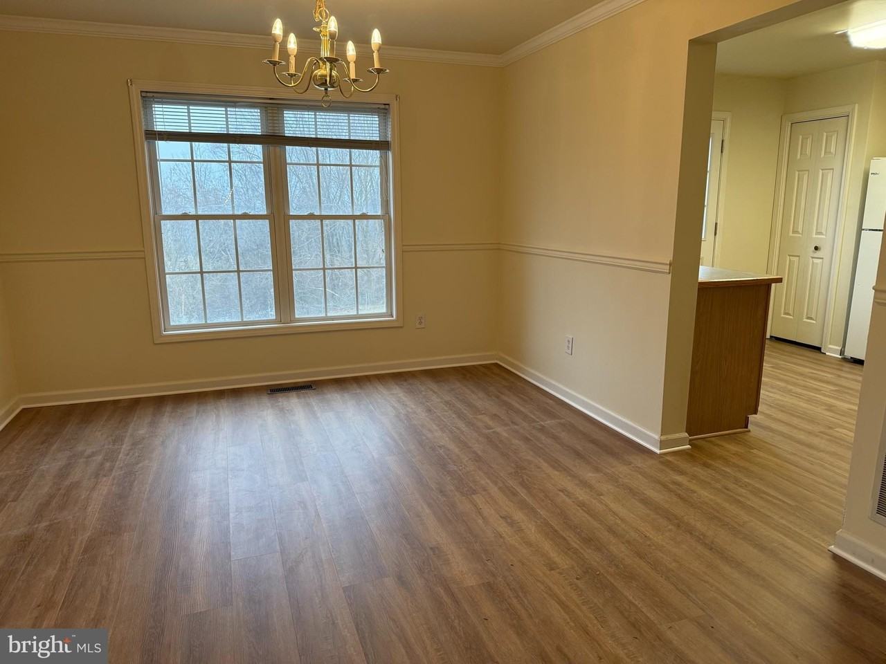 700 E H St - Photo 7 of 14