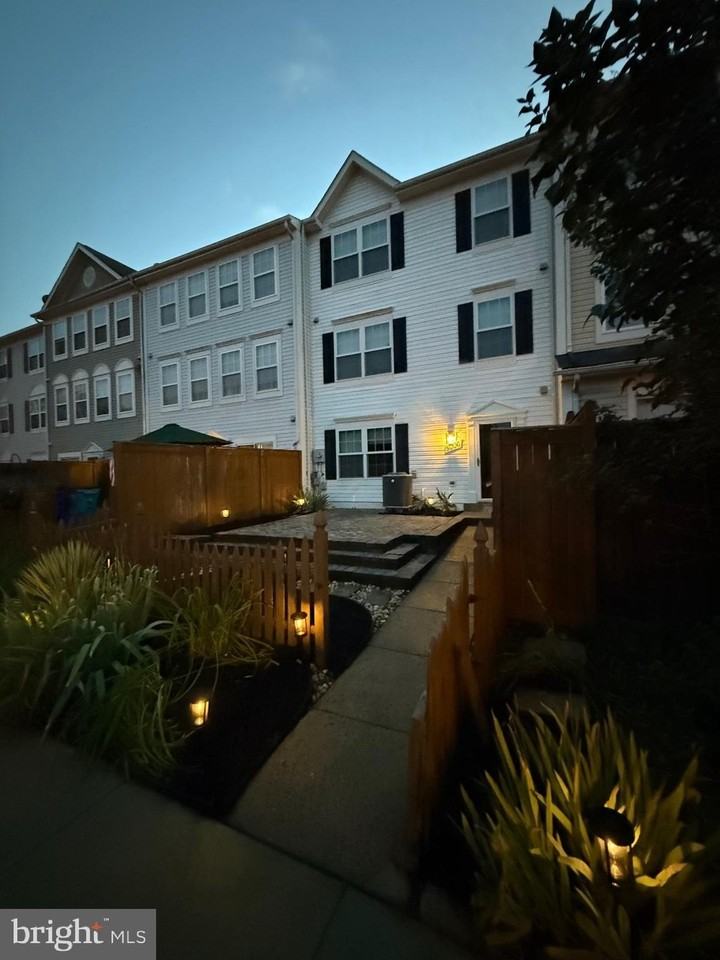 5006 Croydon Ter - Photo 2 of 20