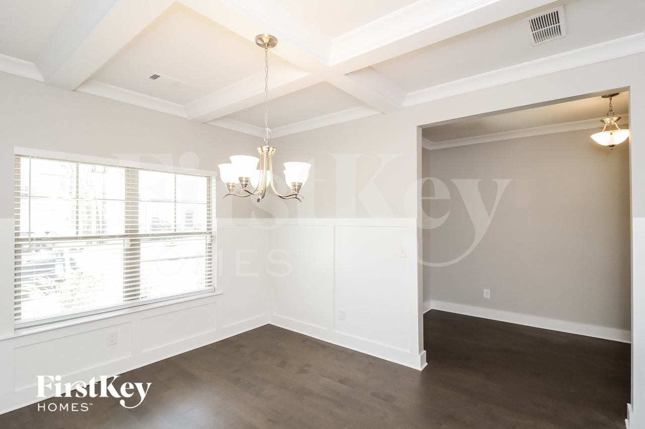 223 Crestbrook Ln - Photo 3 of 15