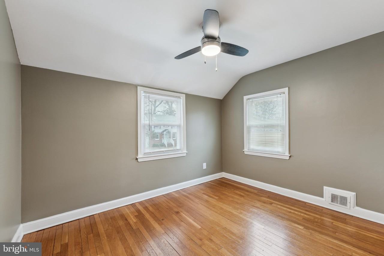 9222 Glenville Rd - Photo 5 of 15