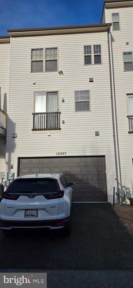 14067 Marketcenter Dr - Photo 2 of 32