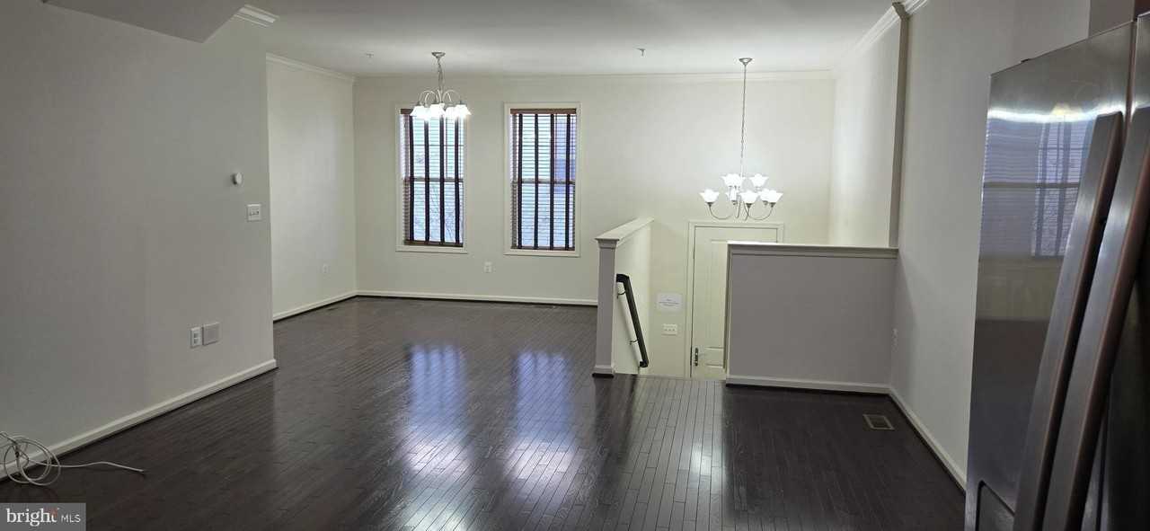 14067 Marketcenter Dr - Photo 4 of 32