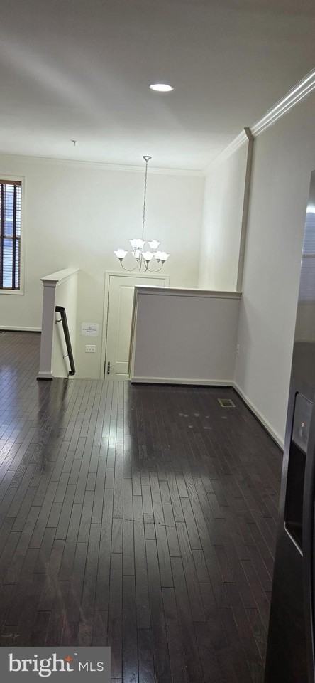 14067 Marketcenter Dr - Photo 5 of 32