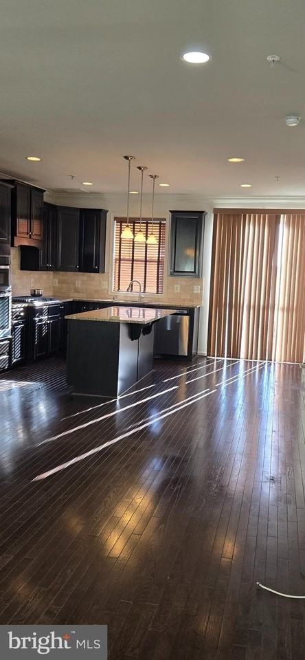 14067 Marketcenter Dr - Photo 7 of 32